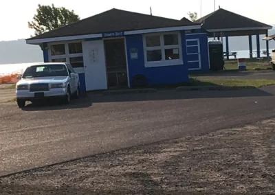 Blue building at end of Keweenaw Bay marina and outdoor eating section